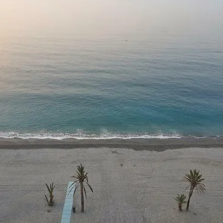 Atico En Almunecar. Primera Linea De Playa Con Vistas Espectaculares *
