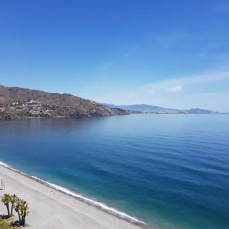 Atico En Almunecar. Primera Linea De Playa Con Vistas Espectaculares